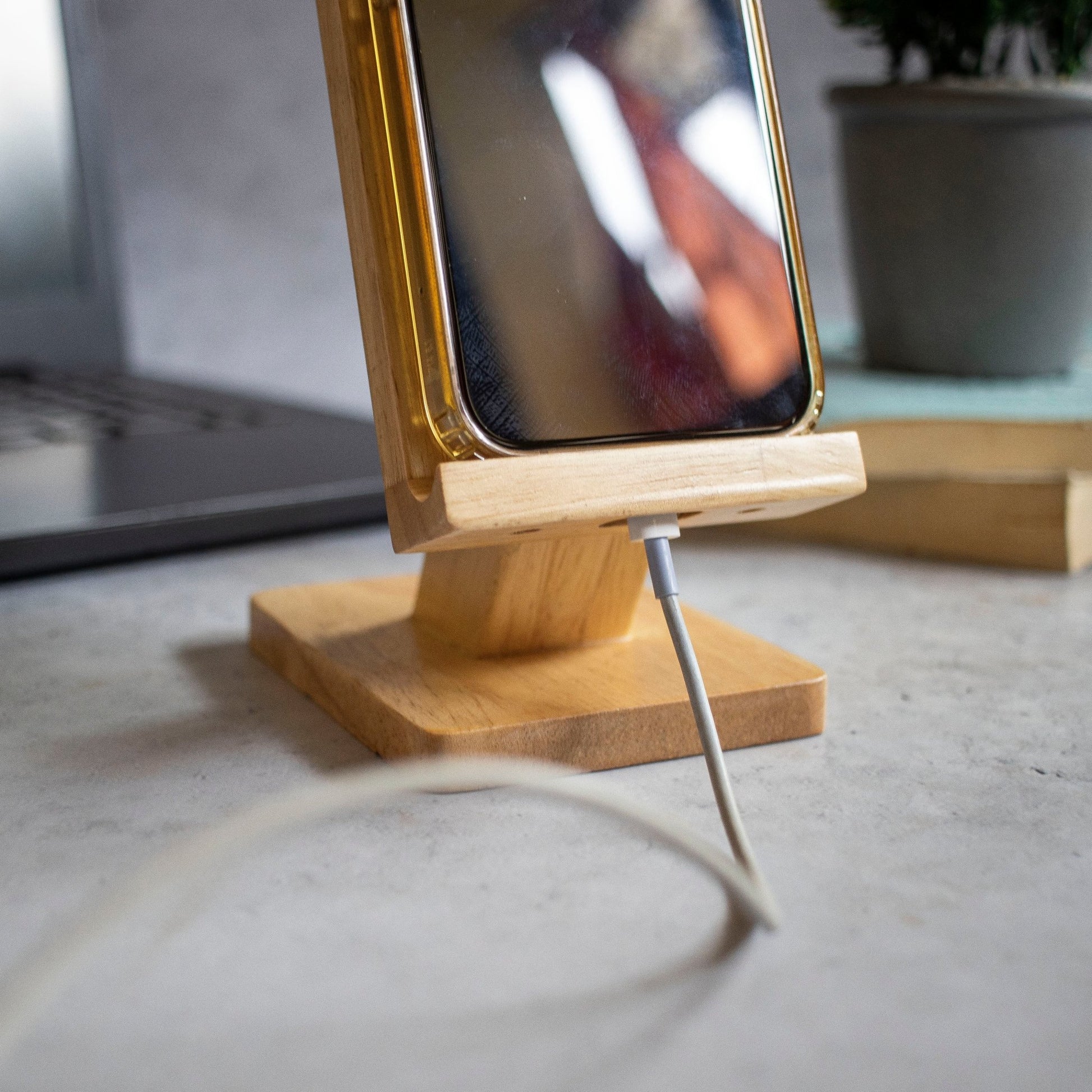 'Decker' : Hands-Free Phone Holder - Ebony WoodcraftsMobile Stands